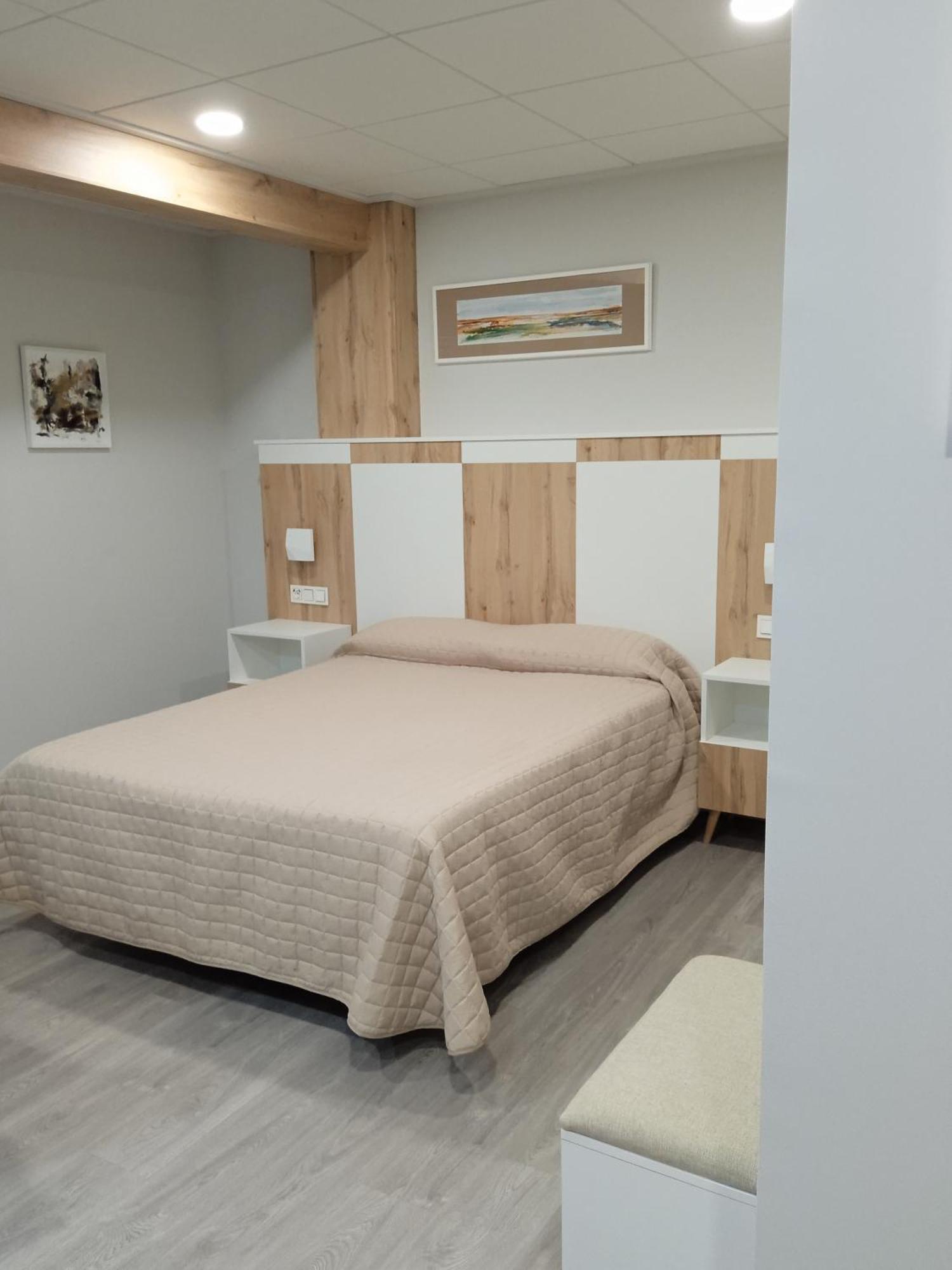 Hostal La Morenica Villena Esterno foto