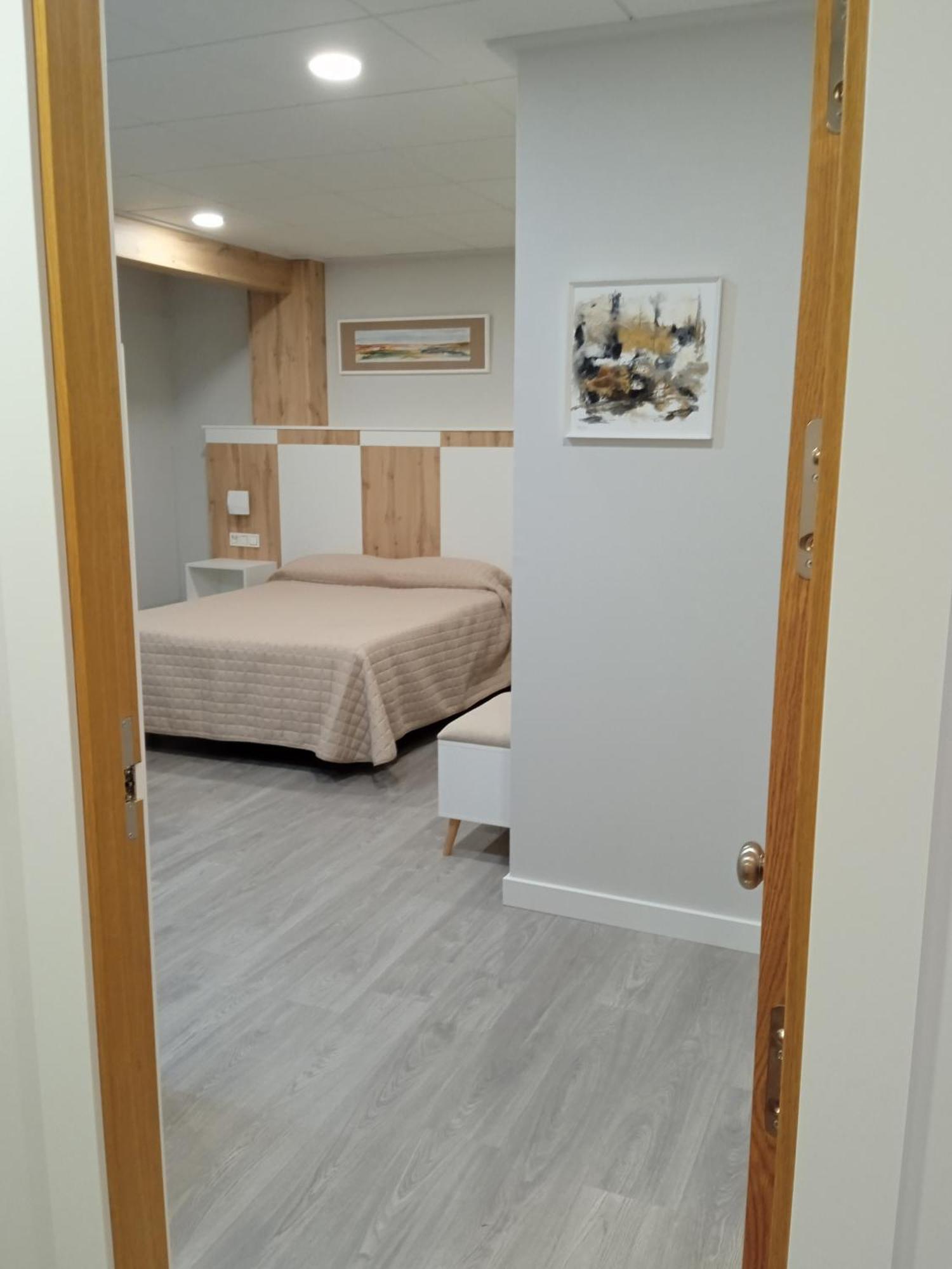 Hostal La Morenica Villena Esterno foto